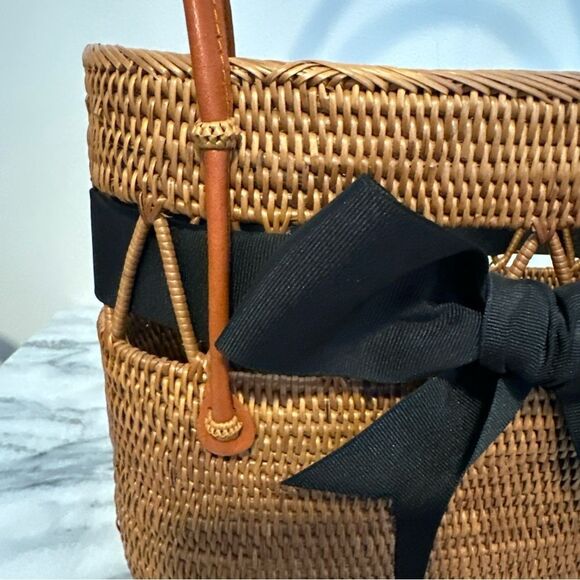 Elegant Queen BEA Tan Woven Bag with Black Bow leather handles - Picture 12 of 15